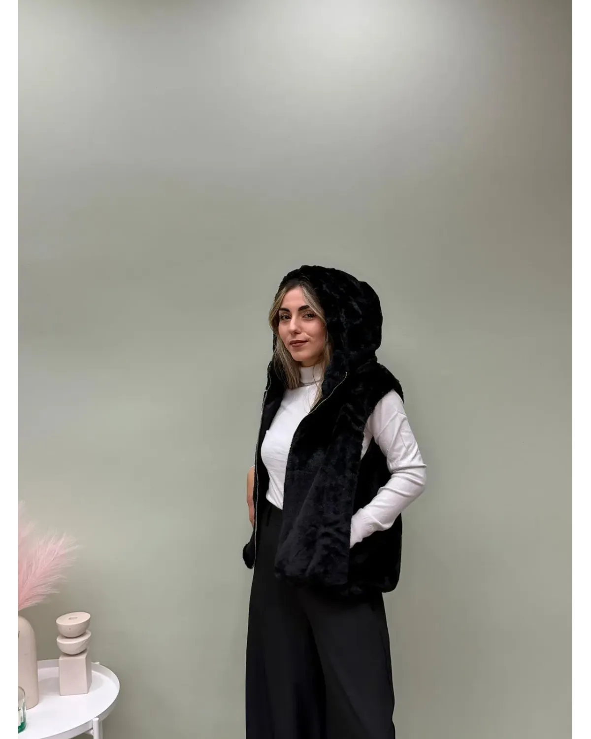 Smanicato effetto pelliccia con cappuccio