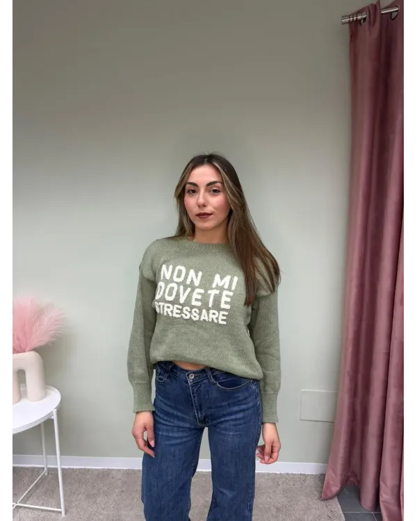Maglione Donna Verde con Scritta “Non Mi Dovete Stressare” – AP17