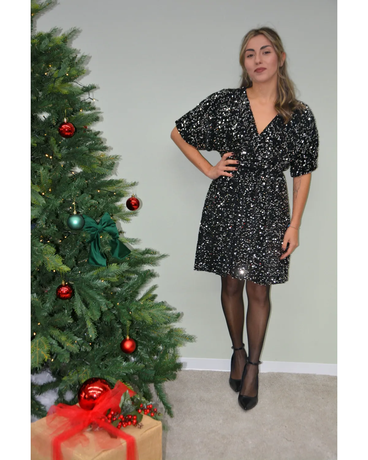 Abito Mini di Paillettes Nero con Scollo a V - Collezione Party AP17